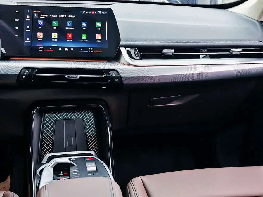 بي إم دبليو X1 2024 sDrive25Li حزمة رياضية M