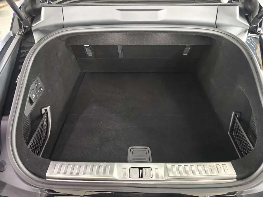 هاي في Z 2023 نسخة المدينة بخمسة مقاعد