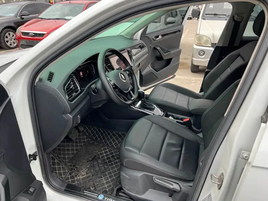 T-ROC 2021 طراز 280 TSI DSG دفع ثنائي نسخة الراحة والاتصال الذكي