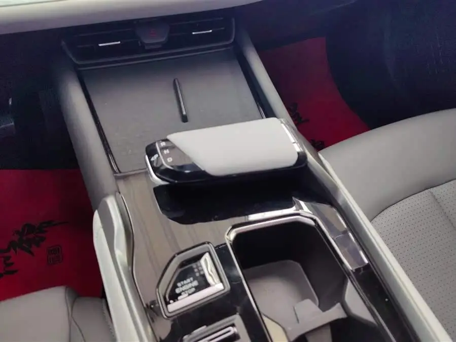 شانجان UNI-T 2023 الطراز الثاني 1.5T النسخة الفاخرة