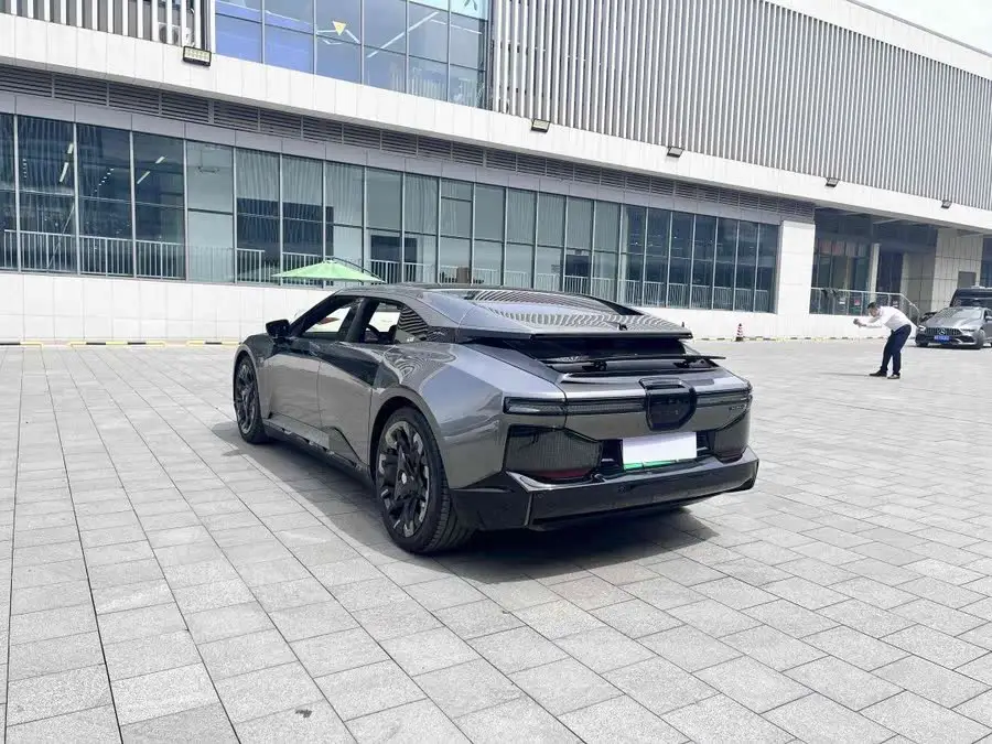 هاي في HiPhi Z 2023 نسخة رباعية المقاعد