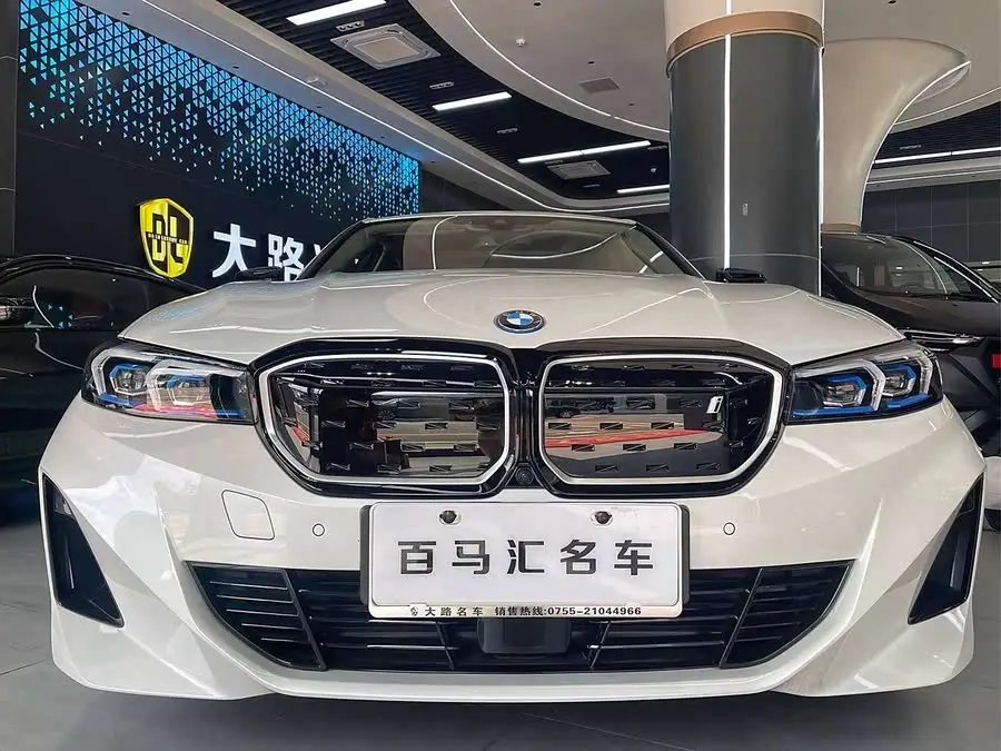 بي إم دبليو i3 2024 eDrive 40 L حزمة الرياضة الليلية