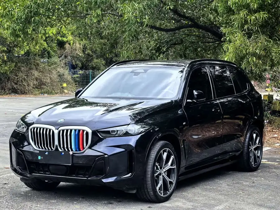 بي ام دبليو X5 طراز 2023 xDrive 30Li الحزمة الرياضية الليلية الحصرية M