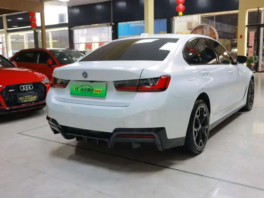 بي إم دبليو i3 2024 eDrive 40 L إصدار الليل