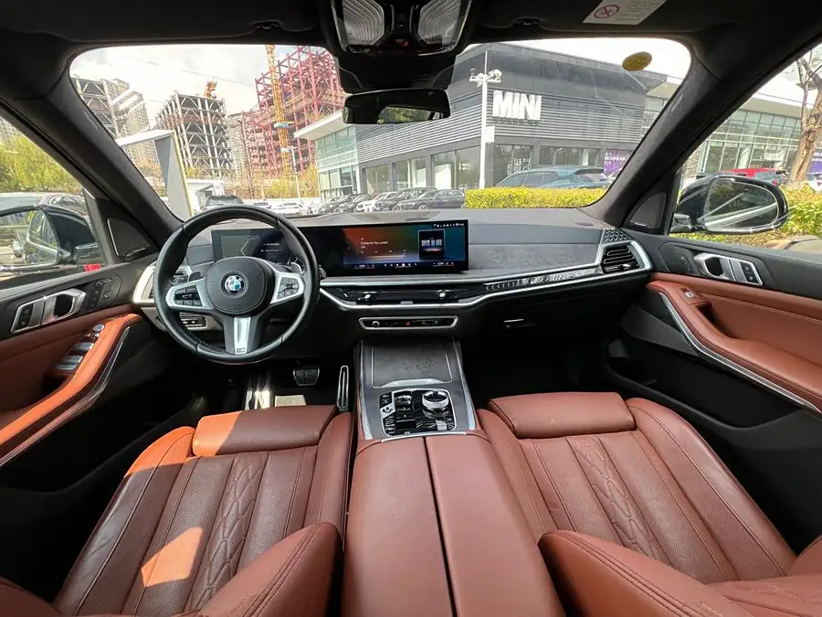 بي إم دبليو X7 2023 xDrive40i حزمة رياضية M