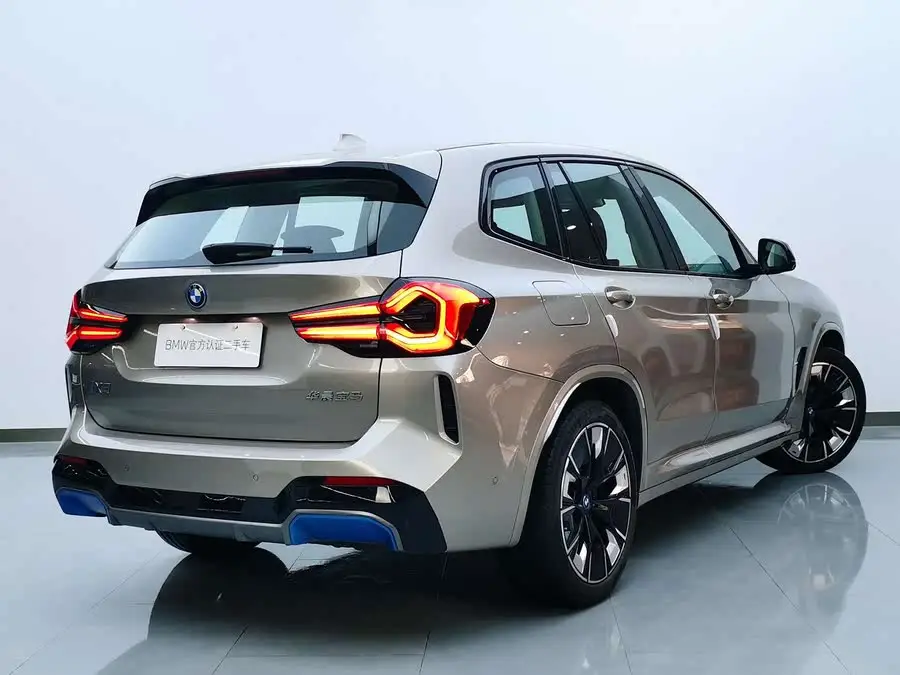BMW iX3 2022 Leading Edition
