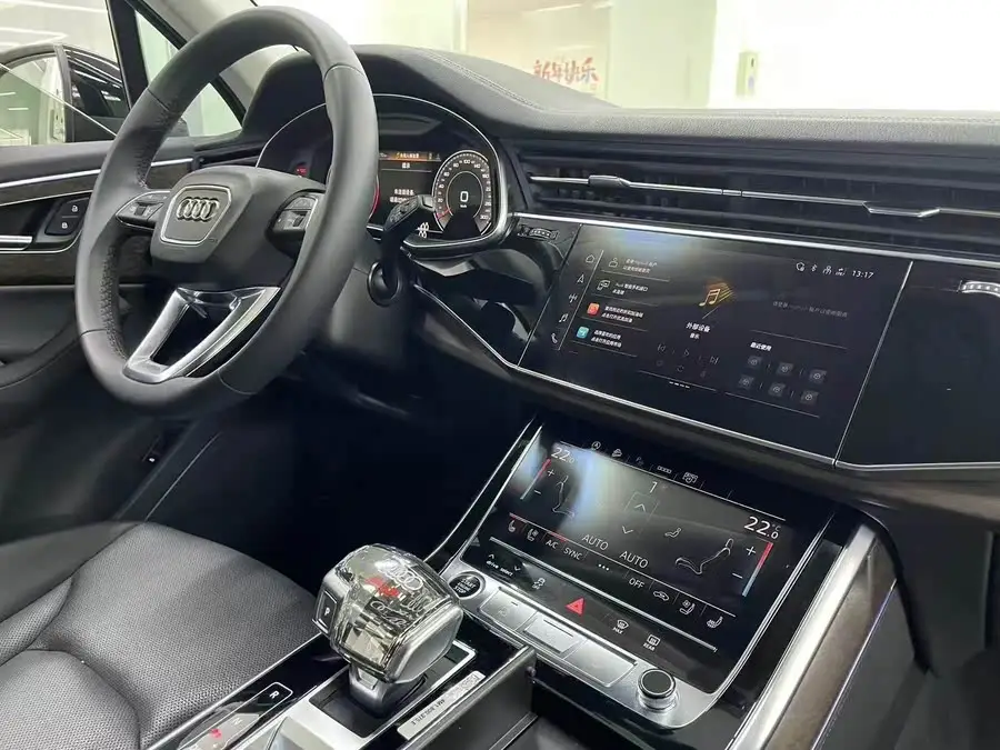 Audi Q7 2024 45 TFSI quattro S line Sport