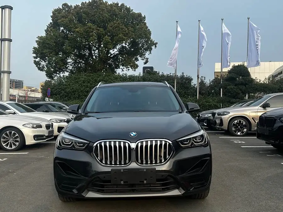 بي إم دبليو X1 2022 sDrive25Li الطراز الرائد