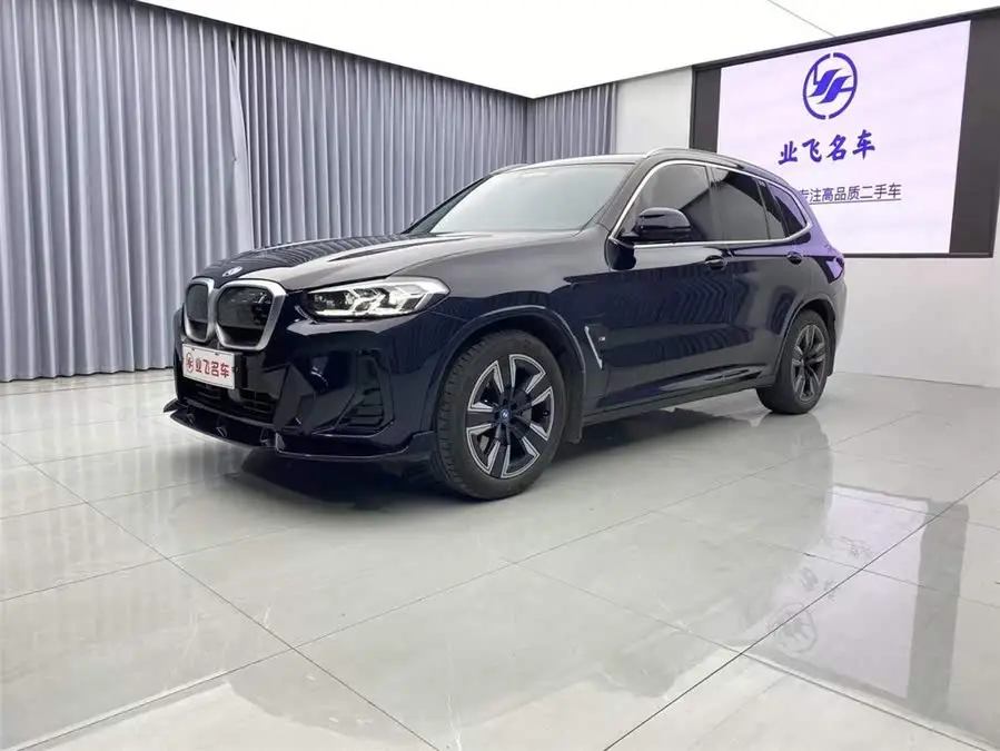 BMW iX3 2024 Leading Model