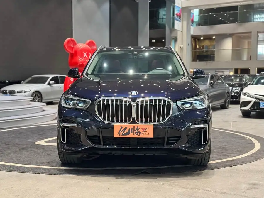 بي إم دبليو X5 طراز 2022 محدث xDrive 30Li حزمة م الرياضية
