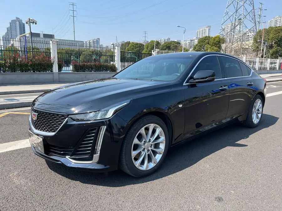 كاديلاك CT5 2023 28T الفاخرة (الإصدار القياسي)