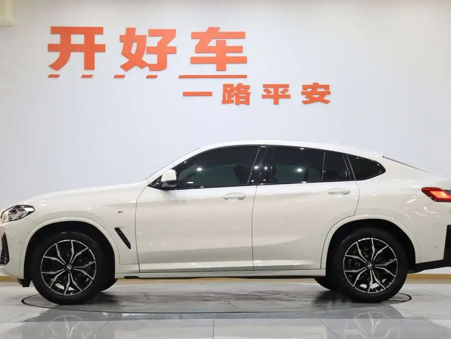 بي إم دبليو X4 2022 xDrive 25i حزمة رياضية M