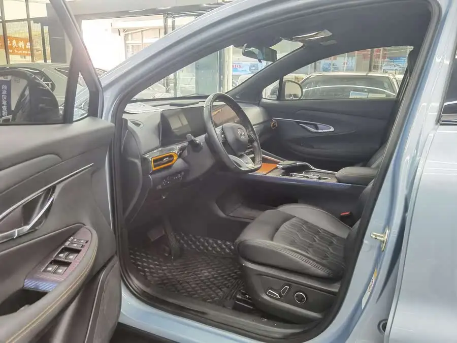 شانجان UNI-T 2022 1.5T الطراز الرائد