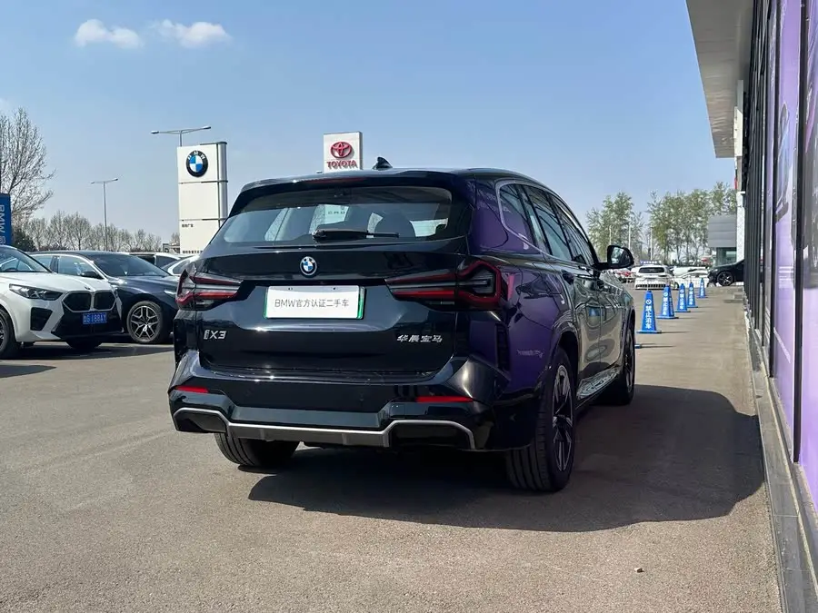 BMW iX3 2023 Leading Model