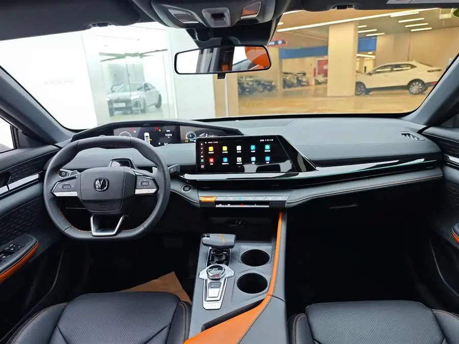 شانغهاي UNI-V 2023 1.5T بريميوم