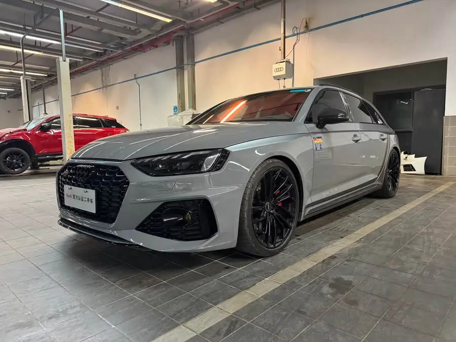 أودي RS 4 2023 RS4 أفانت إصدار بلاك