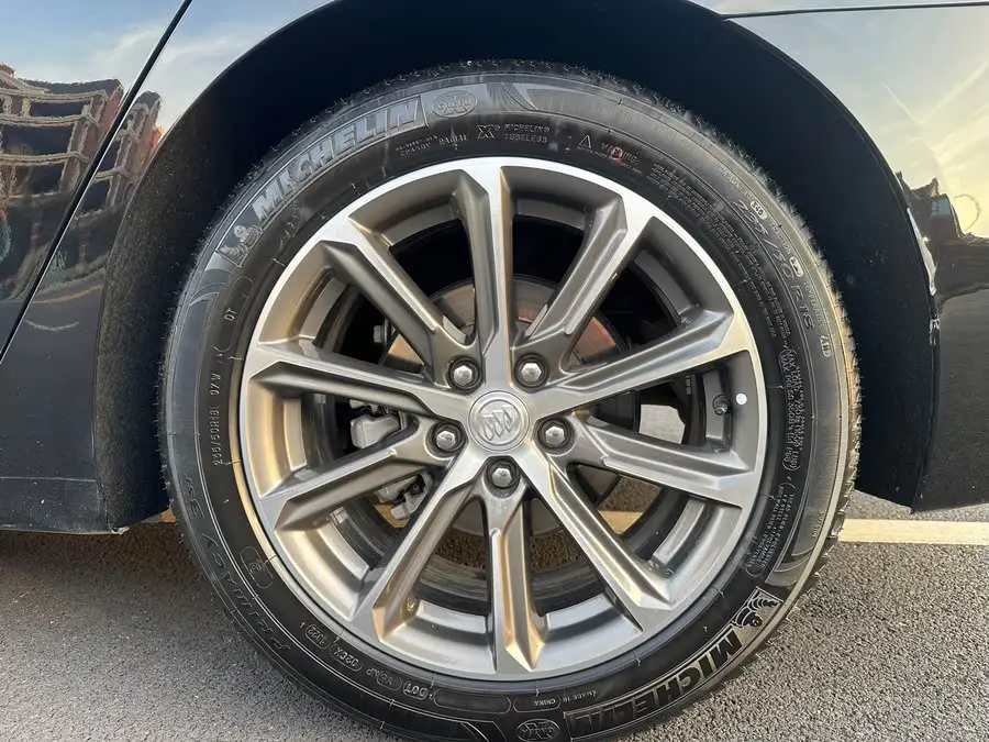 بويك لاكروس 2022 652T الفاخرة