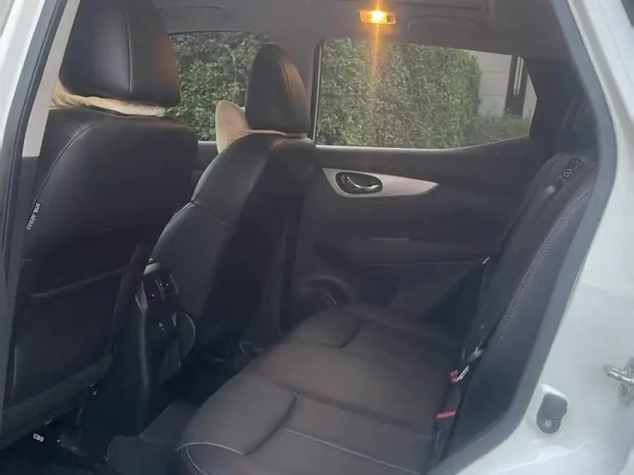 2021 نيسان إكس-تريل 2.0L CVT الفئة الفاخرة