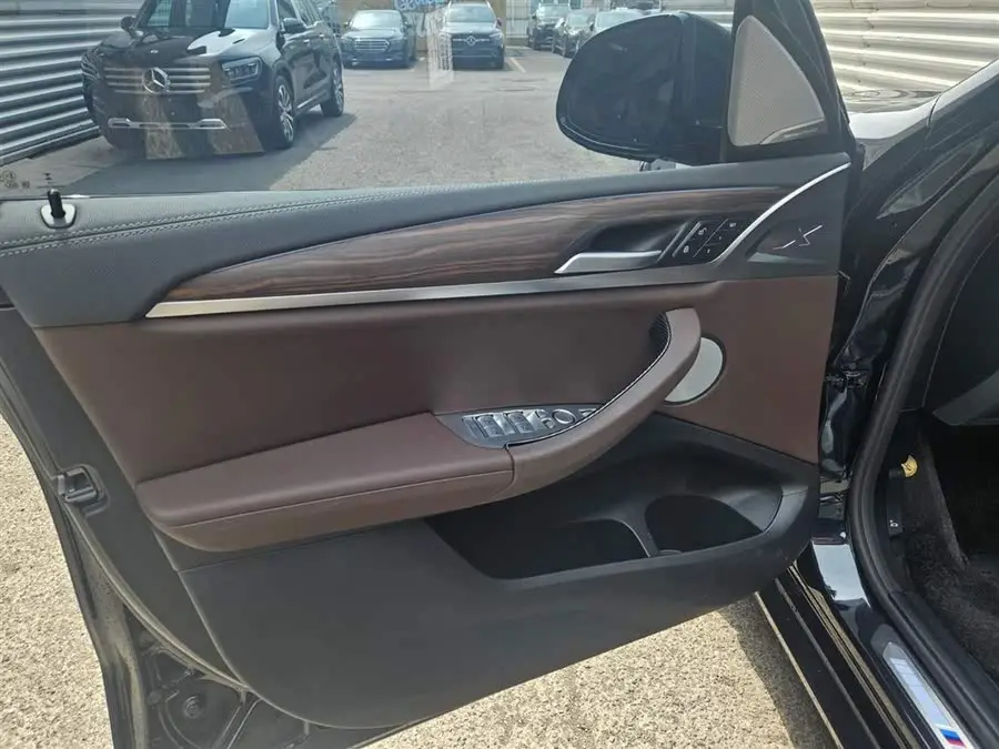 BMW X3 2023 xDrive30i Leading Model M Shadow Package