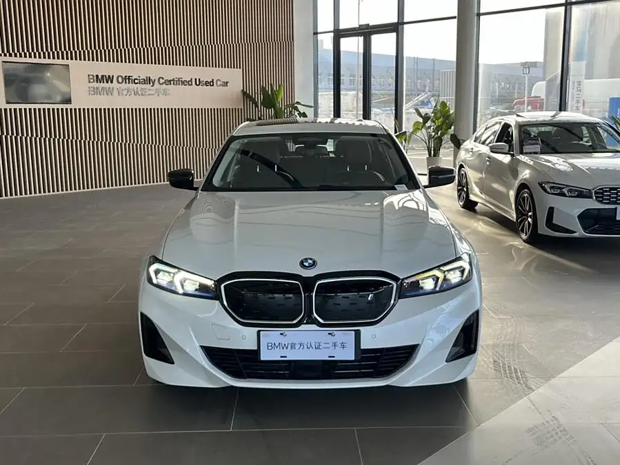 بي إم دبليو i3 2023 eDrive 40 L حزمة الرياضة الليلية