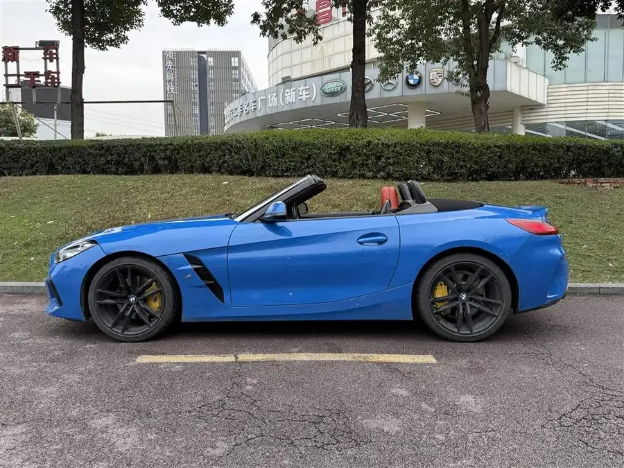 بي إم دبليو Z4 2019 sDrive 25i M حزمة الرياضة الليلية