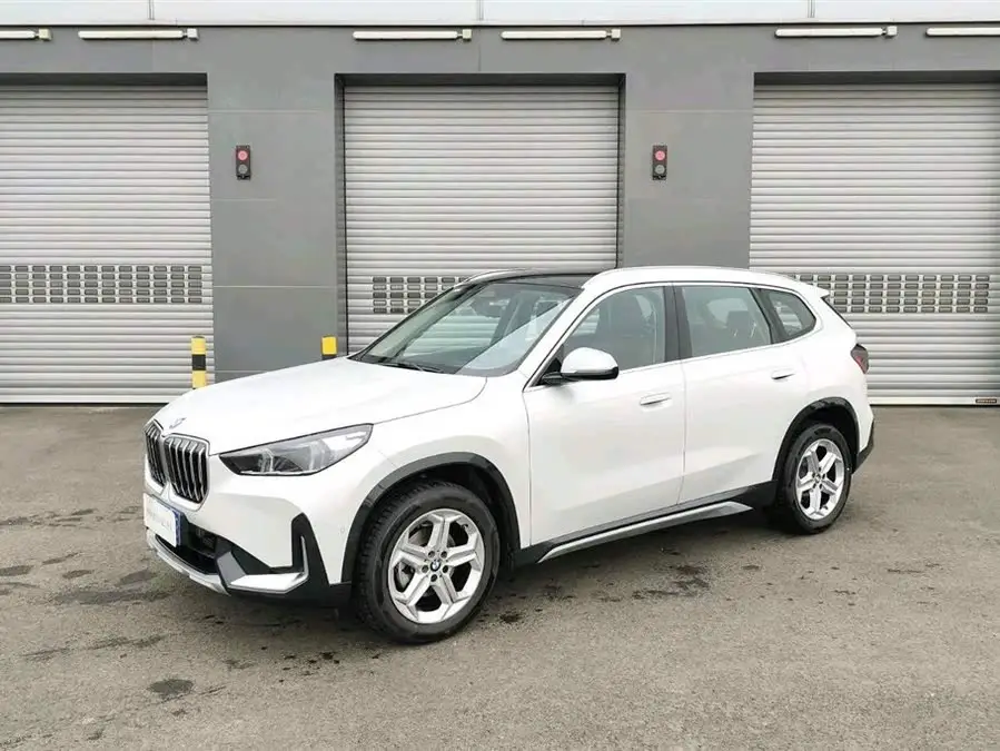 بي إم دبليو X1 2023 طراز sDrive20Li حزمة التصميم X