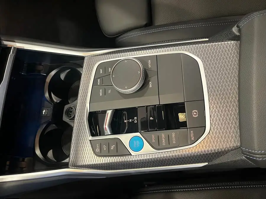 بي إم دبليو i3 2023 eDrive 40 L حزمة الرياضة الليلية