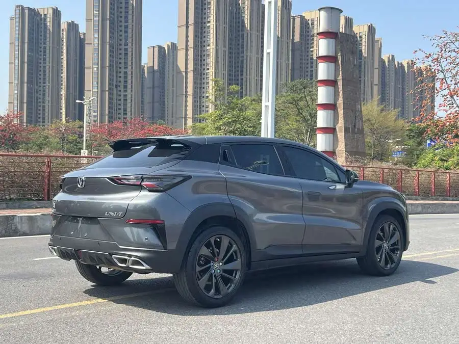 تشانجان UNI-T 2020 طراز 1.5T المتميز