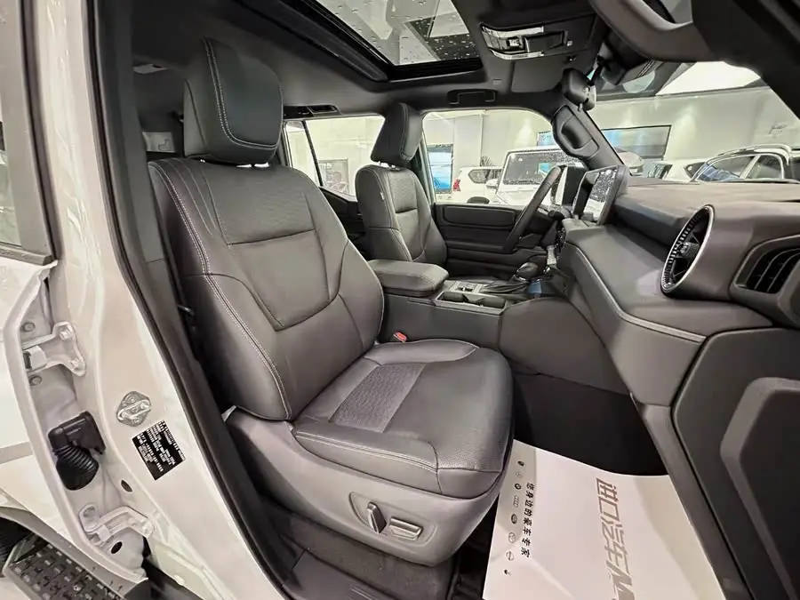 برادو 2024 2.4T نسخة TX الشاملة 5 مقاعد