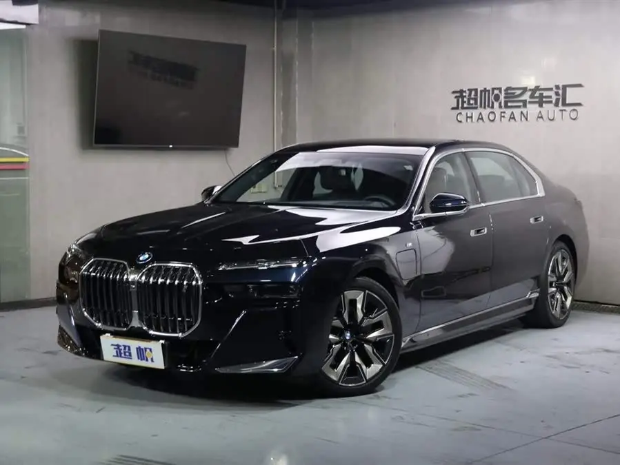 بي إم دبليو i7 2023 eDrive50L حزمة M الرياضية الحصرية