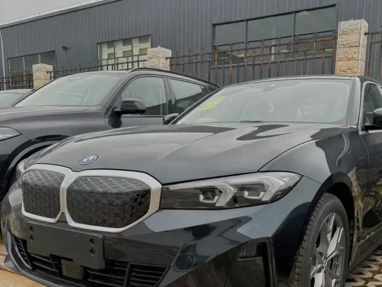 BMW i3 2025 eDrive 40 L Night Edition