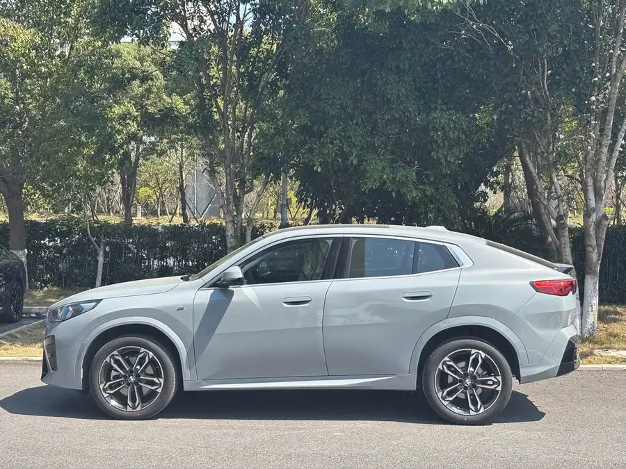 بي إم دبليو X2 (مستورد) طراز 2024 sDrive25i حزمة الرياضة M