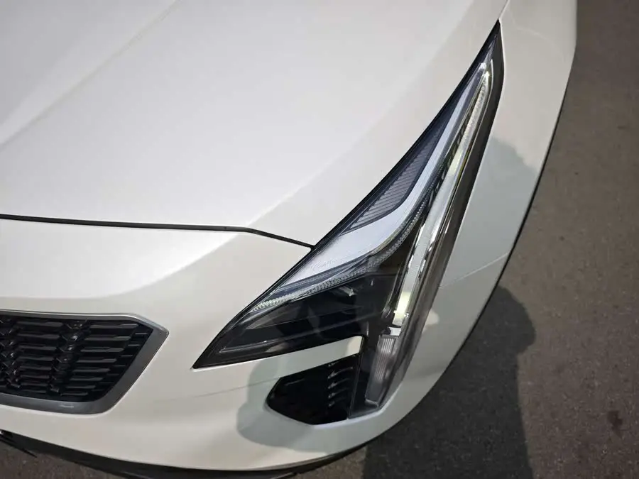 كاديلاك XT4 2020 28T فئة التقنية بالدفع الأمامي