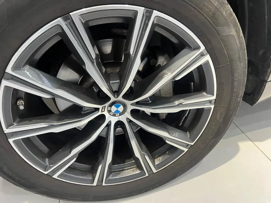 بي إم دبليو X5 2022 xDrive 30Li حزمة M الرياضية
