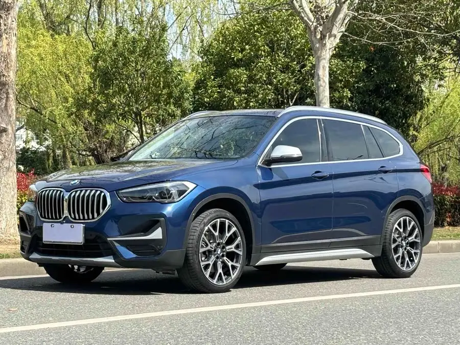 بي إم دبليو X1 2022 xDrive25Li فئة متميزة