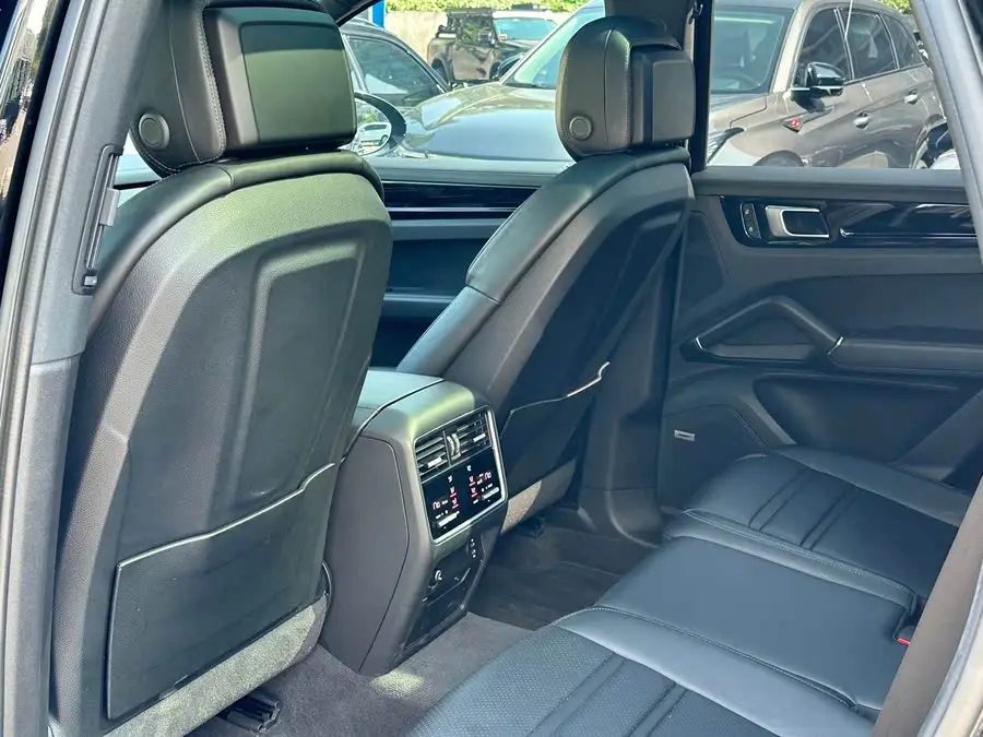 2022 Cayenne 3.0T Platinum Edition