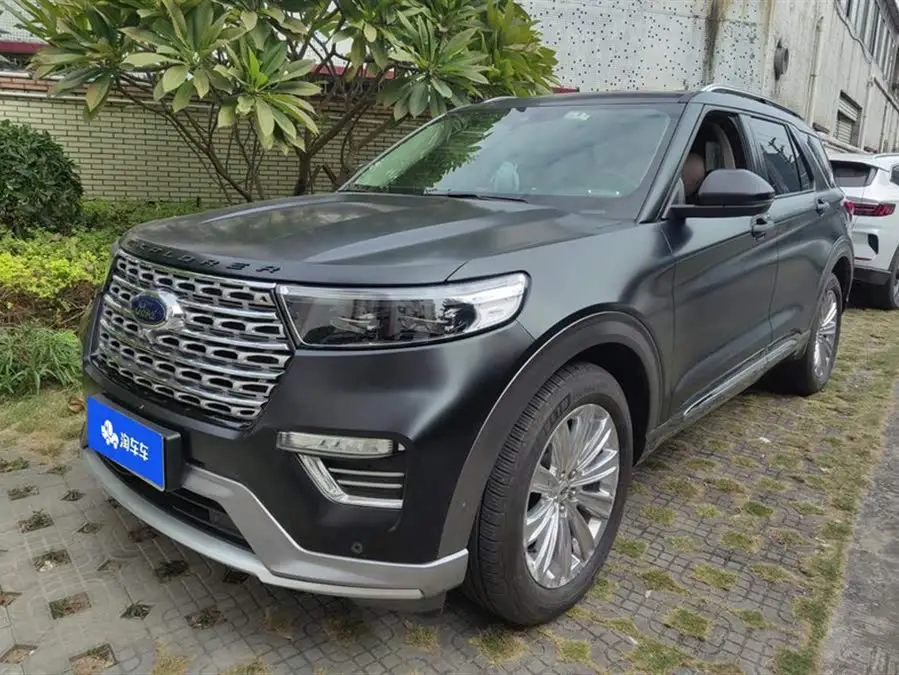 مستكشف 2020 إيكوبوست 285 النسخة تيتانيوم للدفع الرباعي 7 مقاعد