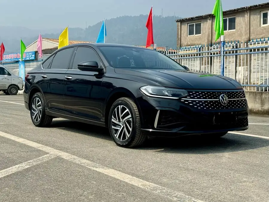 لافيدا 2024 300TSI DSG النسخة الرائدة السماوية