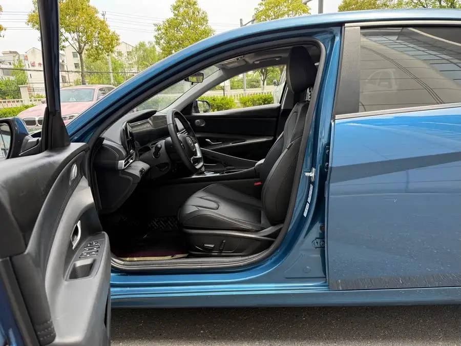 Elantra 2022 1.5L CVT LUX Premium