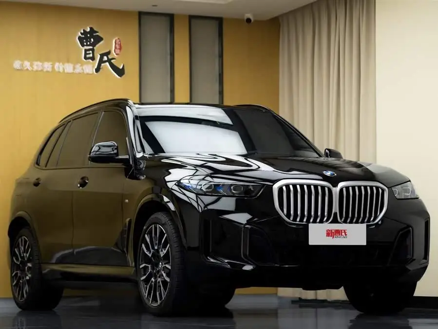 بي إم دبليو X5 2023 xDrive 40Li حزمة M الرياضية السوداء
