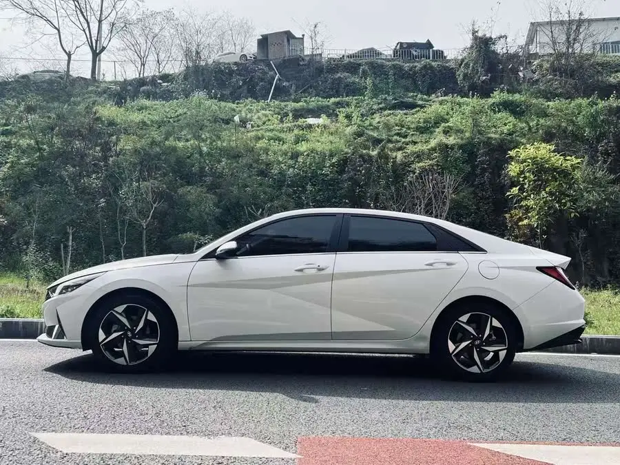 2023 Elantra 1.5L CVT LUX Premium Edition