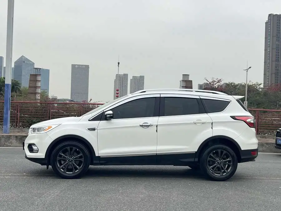 2019 Ford Escape EcoBoost 180 Two-Wheel Drive Platinum Edition National VI