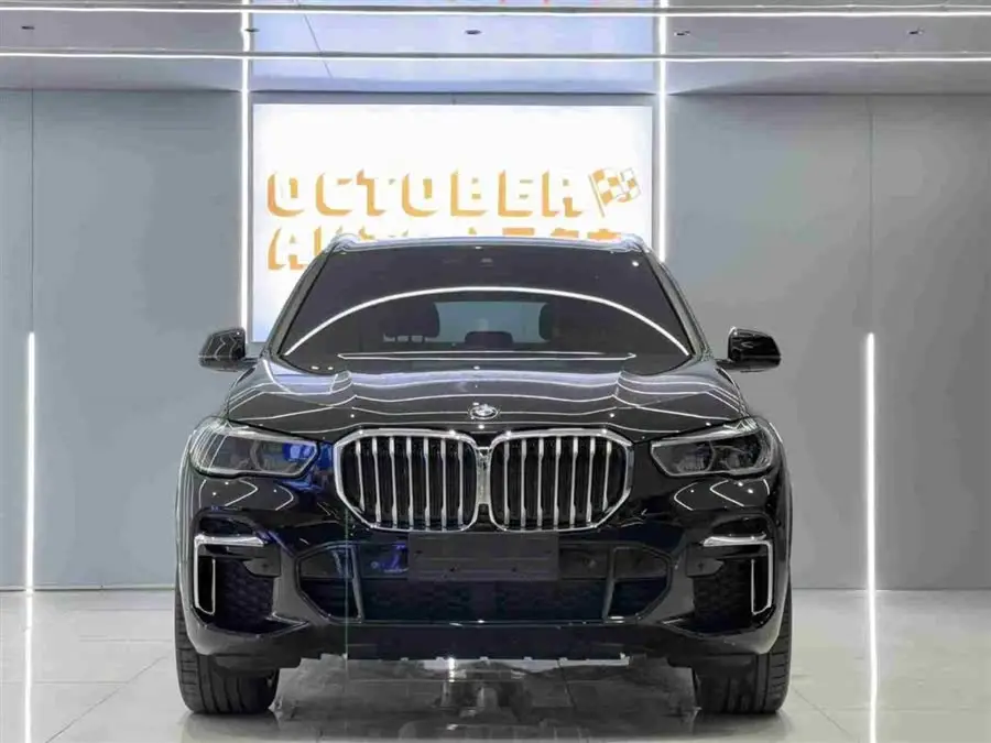 بي إم دبليو X5 2022 xDrive 40Li حزمة رياضية M