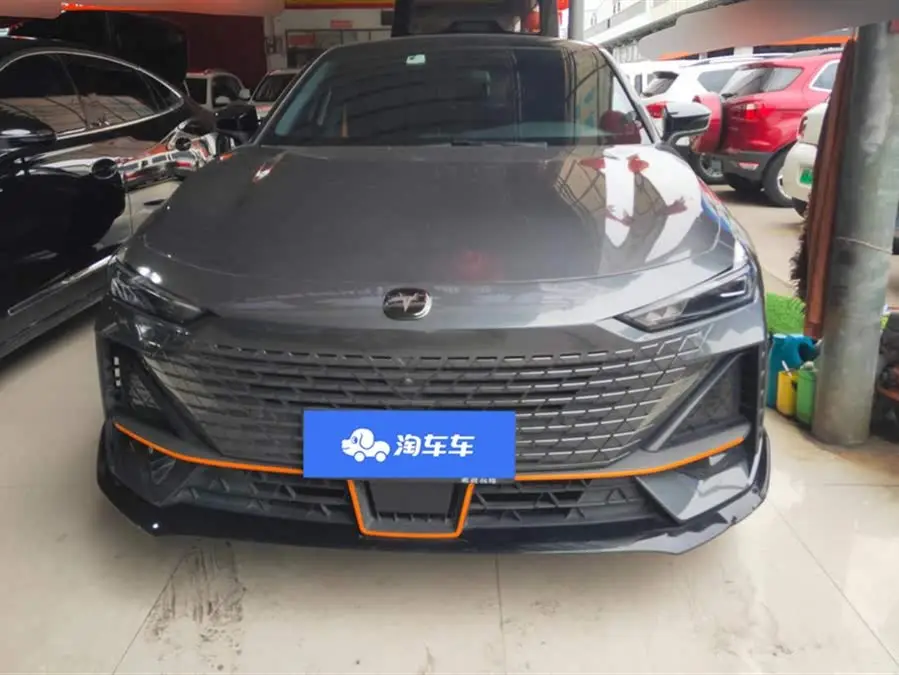 Changan UNI-V 2022 1.5T Smart Navigation Edition