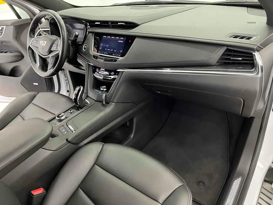 كاديلاك XT5 2021 2.0T فاخرة بالدفع الأمامي