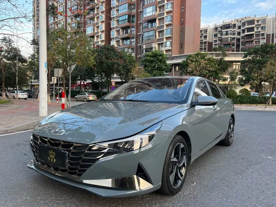 Elantra 2022 1.5L CVT LUX Premium Edition