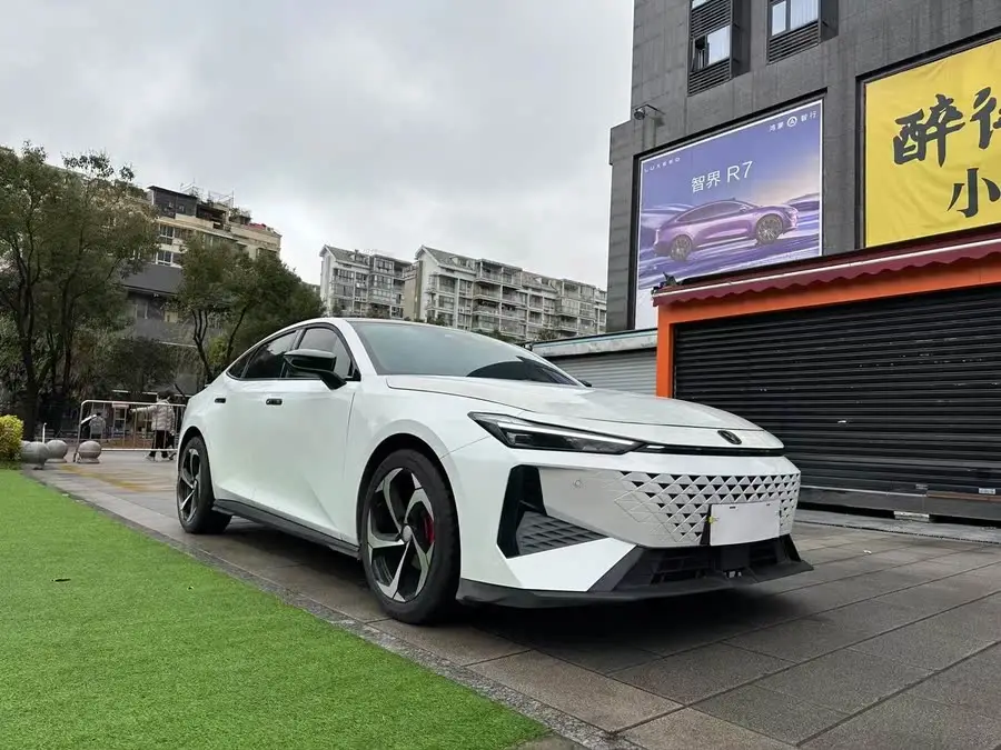 Changan UNI-V 2024 1.5T Smart Navigation