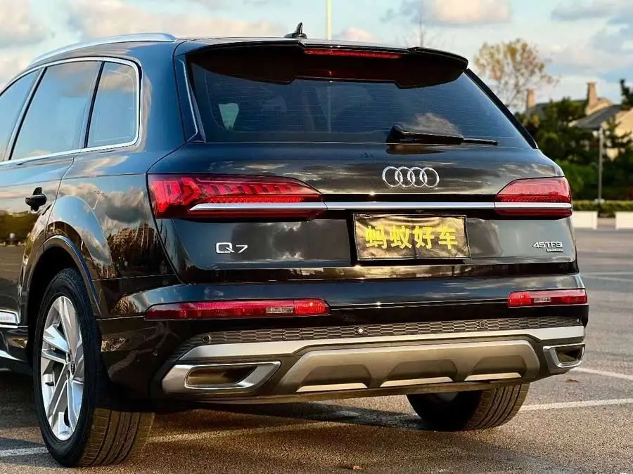 Audi Q7 2023 45 TFSI quattro S line Sport