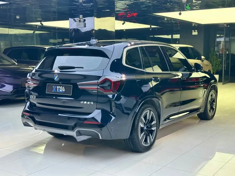 بي إم دبليو iX3 2022 طراز مُعدل النسخة الرائدة