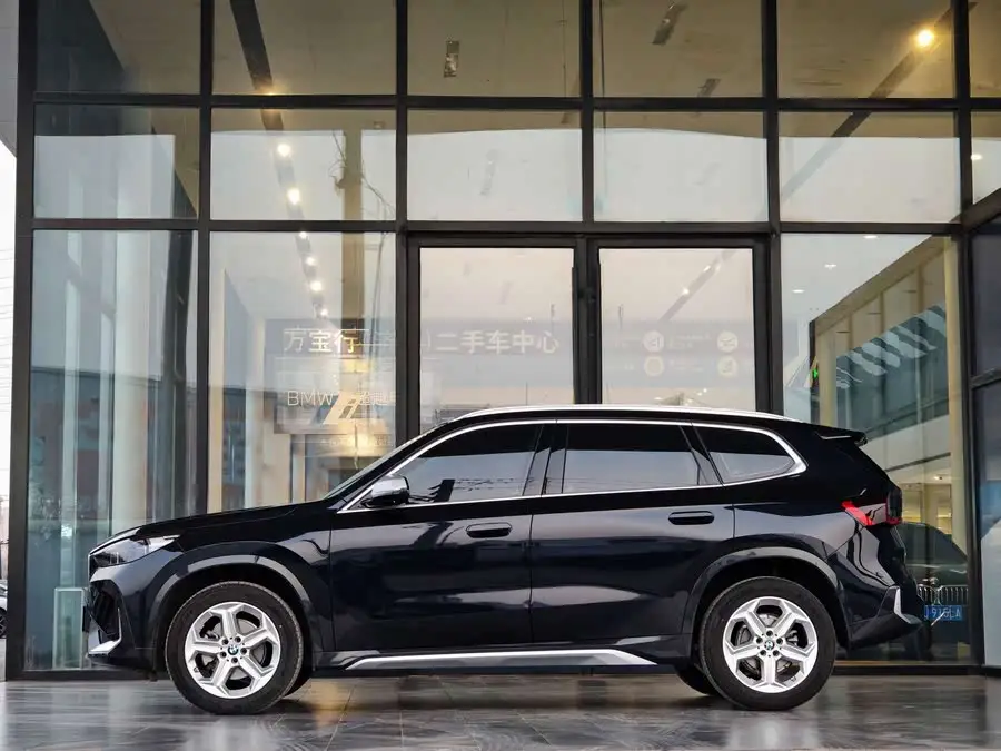 بي إم دبليو X1 طراز 2023 sDrive20Li حزمة تصميم X